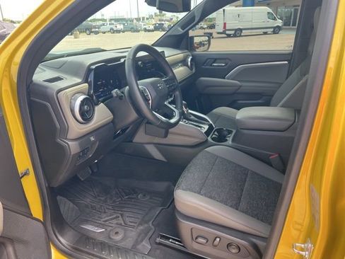 Used 2024 Chevrolet Colorado ZR2 w/ Technology Package AWD/4WD image 19