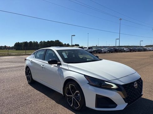 New 2025 Nissan Altima 2.5 SR w/ SR Premium Package image 5