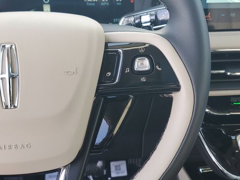 New 2026 Lincoln Corsair Premiere image 18