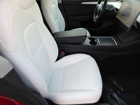 Used 2022 Tesla Model Y Performance image 18