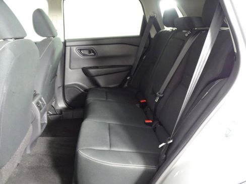 Used 2024 Nissan Rogue S image 11