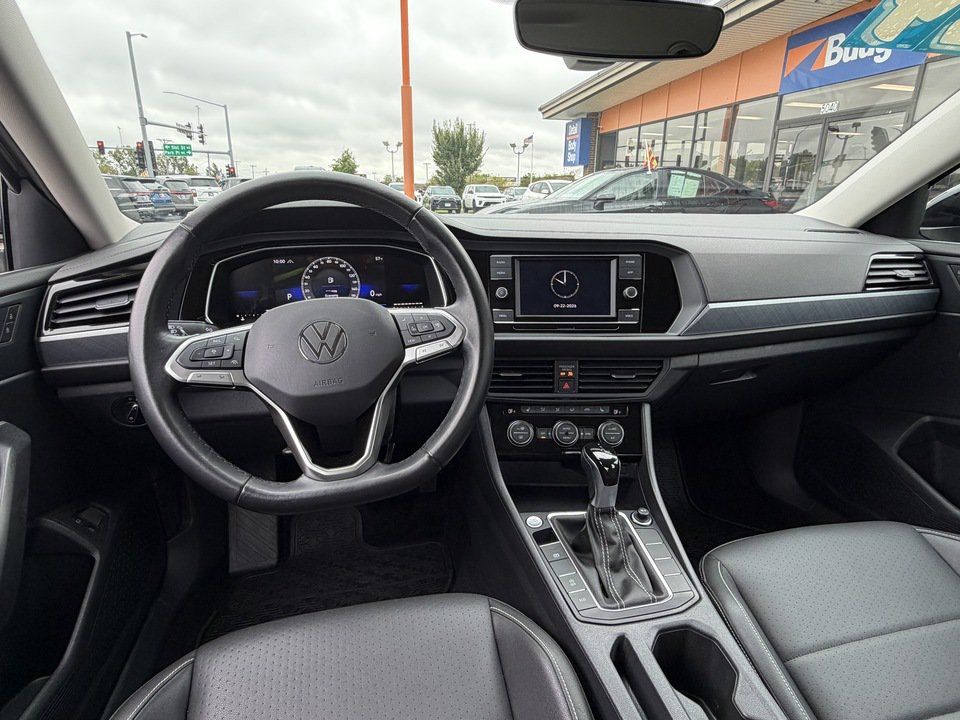 Used 2024 Volkswagen Jetta SE FWD image 12
