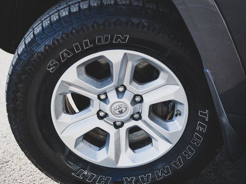 Used 2017 Toyota 4Runner SR5 image 20