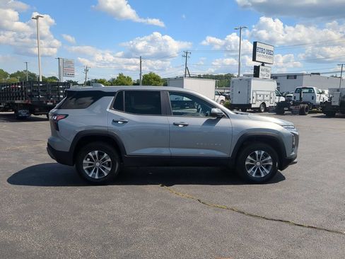 New 2026 Chevrolet Equinox LT w/ Convenience Package II AWD/4WD image 3