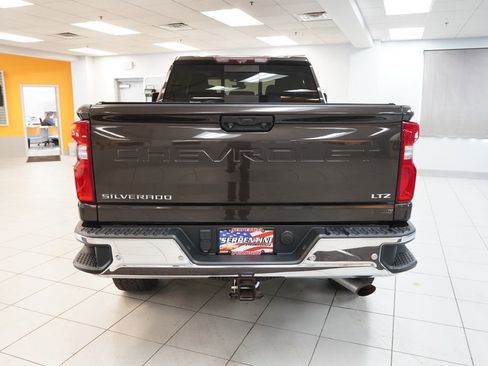 Used 2020 Chevrolet Silverado 2500 LTZ AWD/4WD image 5