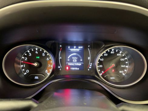 Used 2018 Jeep Compass Latitude w/ Cold Weather Group image 18