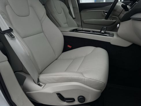 Used 2025 Volvo XC90 T8 Plus w/ Protection Package Premier image 29