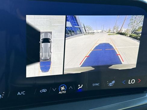 Used 2024 Chevrolet Traverse LT image 13