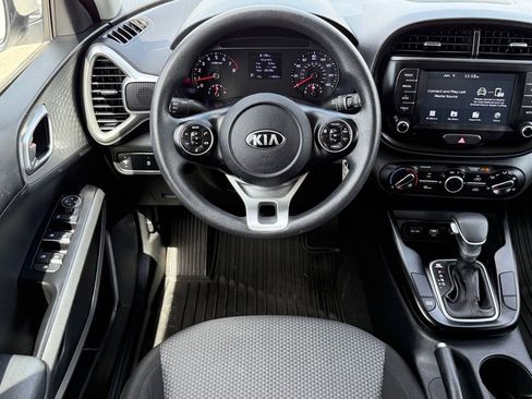 Used 2020 Kia Soul LX FWD image 16