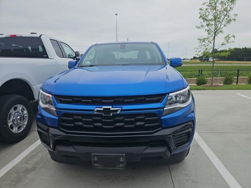 Used 2022 Chevrolet Colorado W/T w/ Custom Special Edition RWD image 2