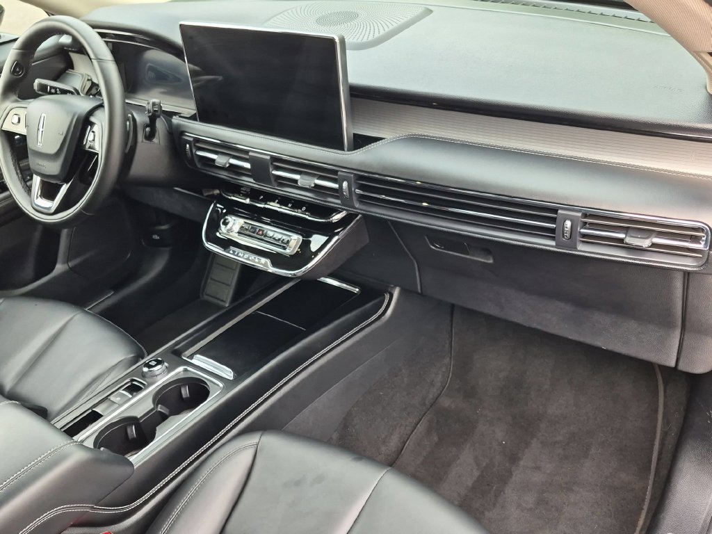 Used 2025 Lincoln Corsair AWD image 23