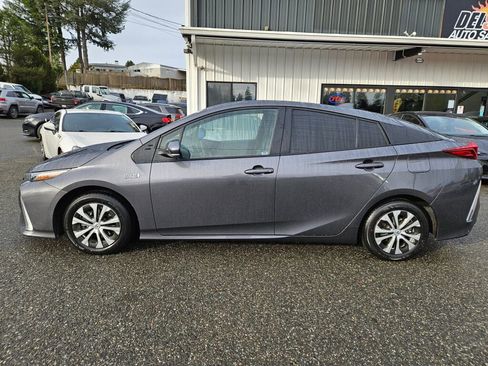 Used 2021 Toyota Prius Prime XLE image 12