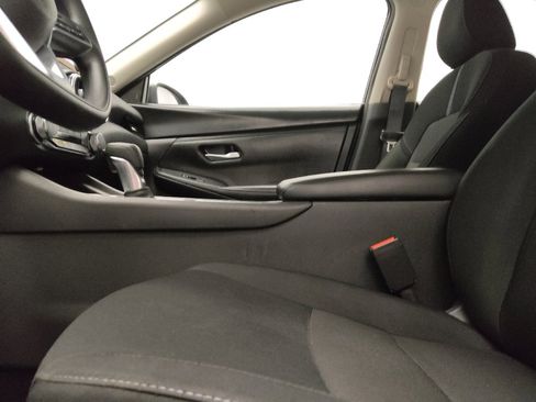Used 2025 Nissan Sentra SV FWD image 17