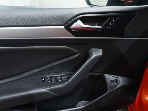 Used 2019 Volkswagen Jetta SE w/ Cold Weather Package image 19