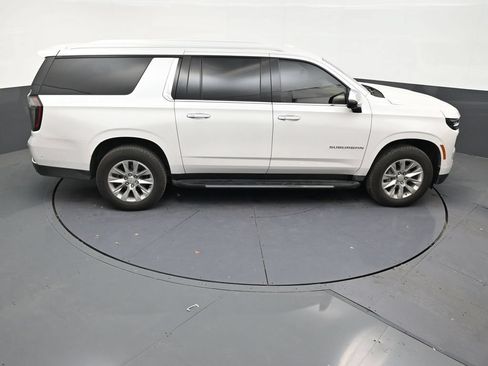 Used 2025 Chevrolet Suburban Premier RWD image 16
