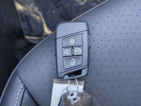 Used 2024 Volkswagen Jetta SE w/ Panoramic Sunroof Package FWD image 28