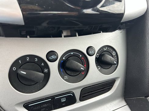 Used 2013 Ford Focus SE w/ SE Winter Pkg image 24