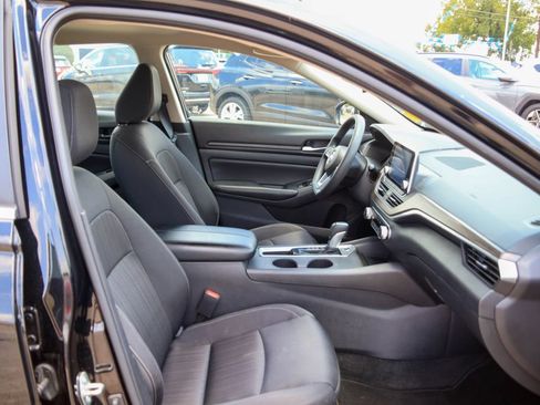 Used 2025 Nissan Altima 2.5 SV FWD image 8