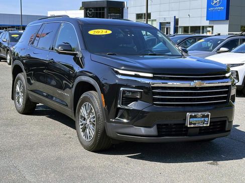 Used 2024 Chevrolet Traverse LT AWD/4WD image 5