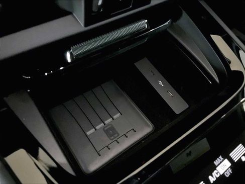 Used 2025 Porsche Cayenne GTS w/ Premium Package image 29