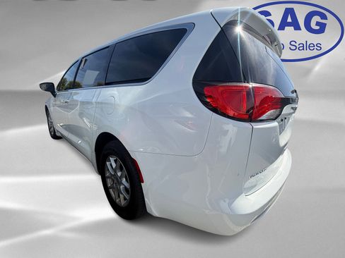 Used 2021 Chrysler Voyager LX image 4