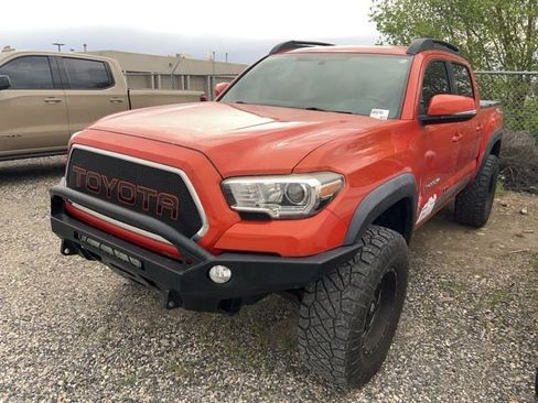 Used 2017 Toyota Tacoma TRD Off-Road w/ Premium & Technology Package image 1