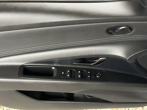Used 2025 Hyundai Elantra Sport FWD image 3