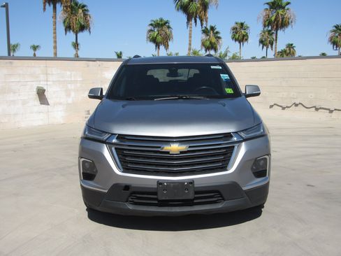 Used 2023 Chevrolet Traverse LT AWD/4WD image 3