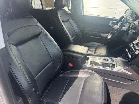 Used 2022 Ford Explorer Limited w/ Equipment Group 301A RWD image 34