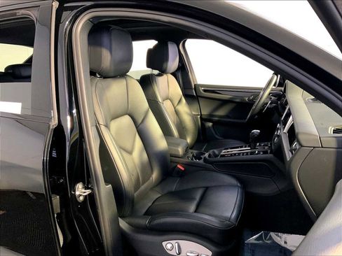 Certified 2024 Porsche Macan image 18
