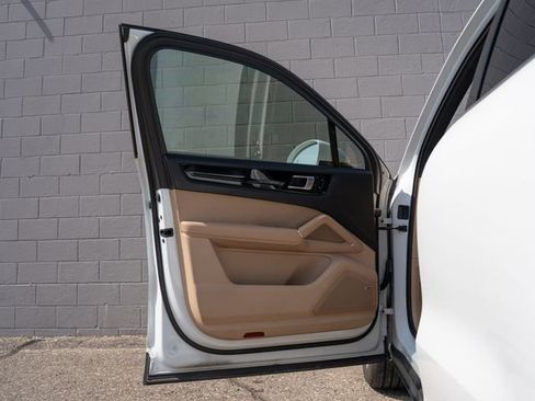 Certified 2019 Porsche Cayenne image 15