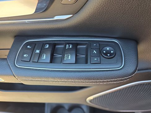 Used 2019 RAM 1500 Laramie AWD/4WD image 26