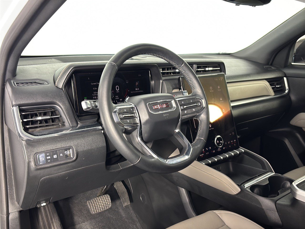 Used 2026 GMC Terrain Elevation w/ Elevation Premium Package FWD image 4