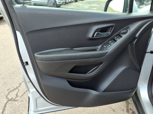 Used 2020 Chevrolet Trax LS w/ Tint and Cruise Package FWD image 13