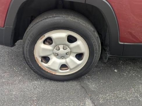 Used 2016 Jeep Cherokee Sport image 12