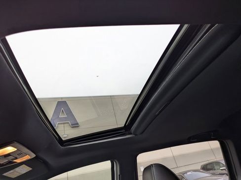 Used 2017 Toyota Tacoma TRD Off-Road AWD/4WD image 17