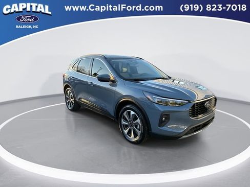 Certified 2025 Ford Escape Platinum w/ Premium Technology Package image 2