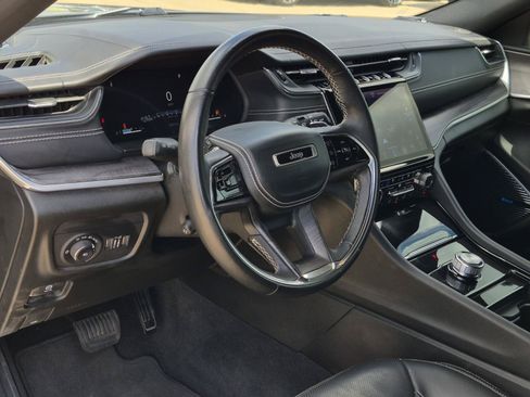 Used 2022 Jeep Grand Cherokee Overland RWD image 10