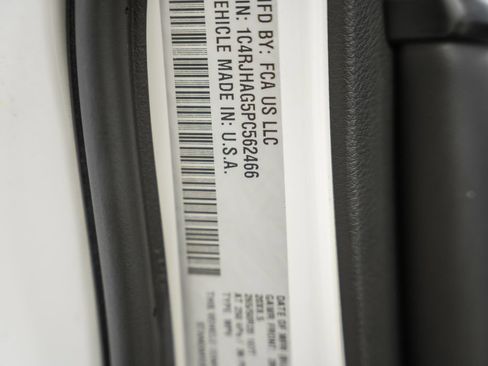 Used 2023 Jeep Grand Cherokee Altitude AWD/4WD image 36