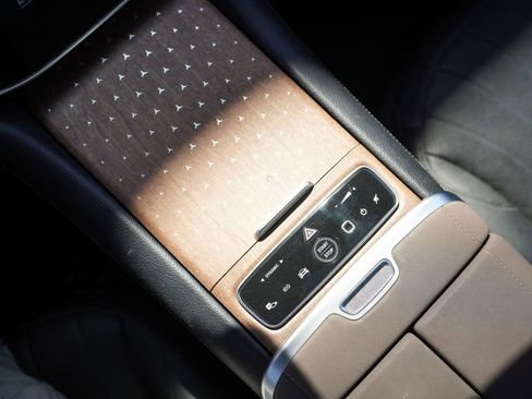 Used 2023 Mercedes-Benz EQS 580 4MATIC SUV image 34