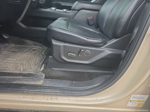 Used 2018 Ford Expedition Max XLT w/ Equipment Group 202A image 8