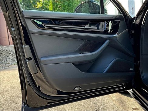 Used 2025 Porsche Panamera 4 image 16