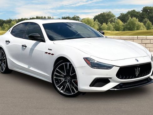 Used 2021 Maserati Ghibli Trofeo RWD image 2