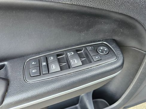 Used 2014 Chrysler 300 C w/ Light Group image 20