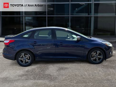Used 2012 Ford Focus SE w/ SE Sport Pkg FWD image 4