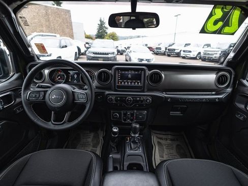 Used 2023 Jeep Wrangler Freedom Edition image 23