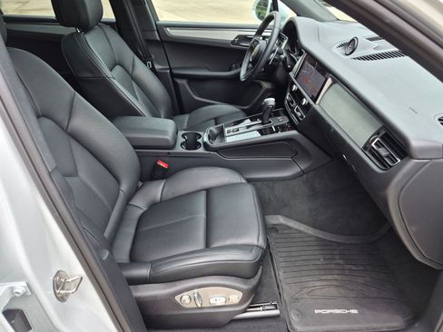 Certified 2026 Porsche Macan AWD/4WD image 25