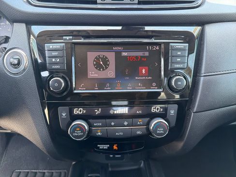 Used 2019 Nissan Rogue SV w/ Premium Package FWD image 39