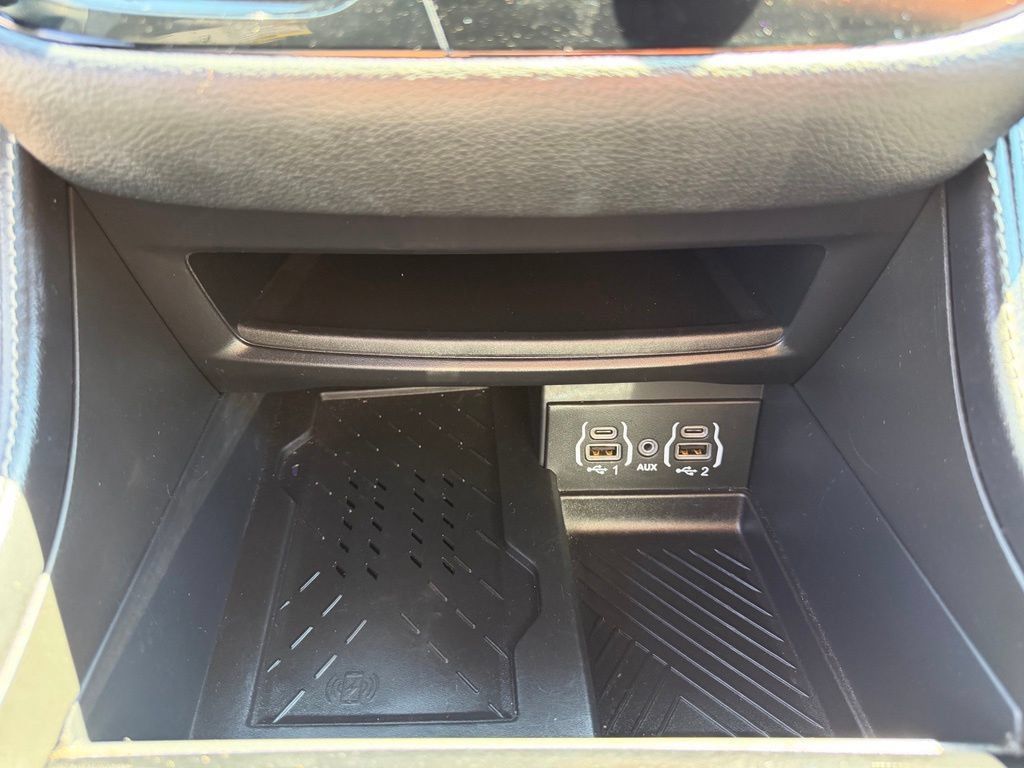 Used 2025 Chrysler Pacifica Limited FWD image 26
