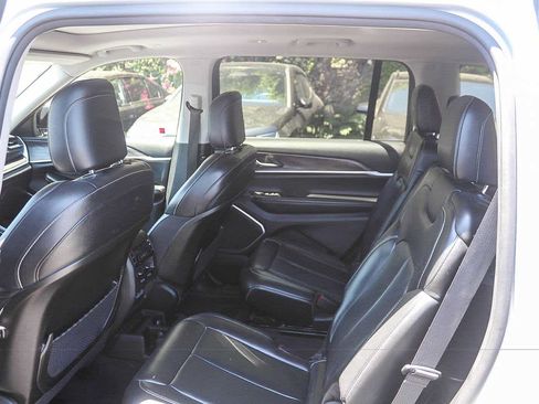 Used 2022 Jeep Grand Cherokee L Limited RWD image 17